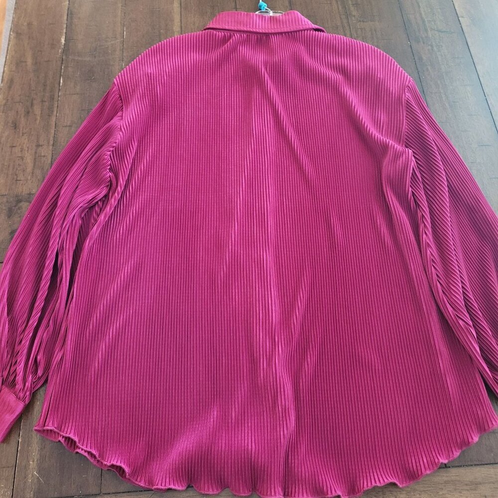 SHE + SKY Magenta Pleated Button Down Long Sleeve Blouse Size M - Picture 3 of 6